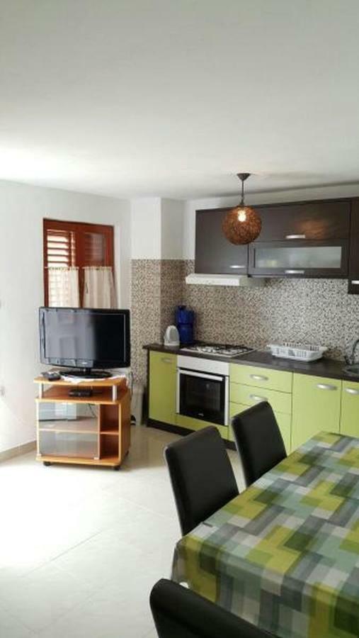 Apartments Andelic Sveti Filip i Jakov Bagian luar foto